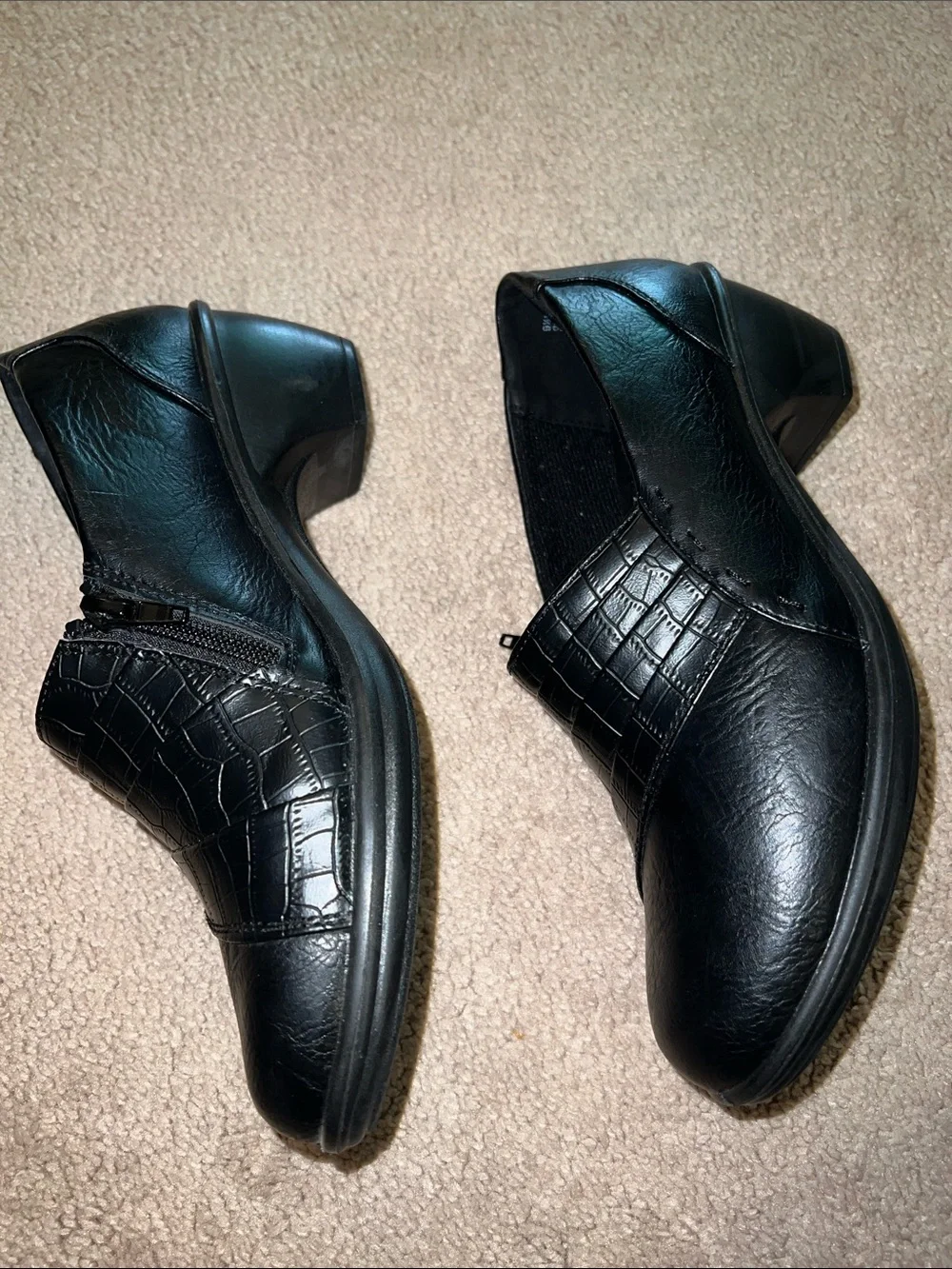 easy street Black Crocodile Pattern Slip-On Clog loafers size 9.5